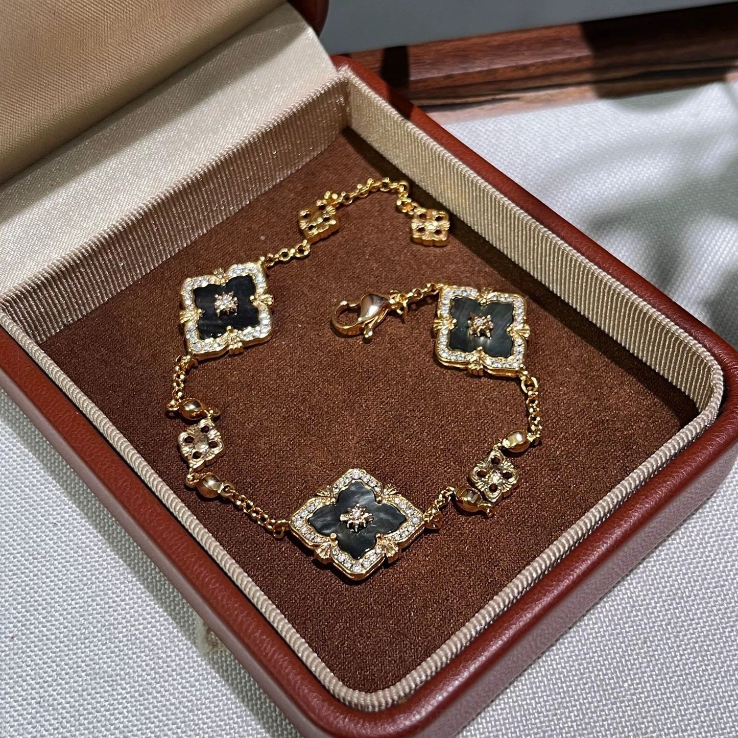 Victoria Mother-of-pearl Bracelet