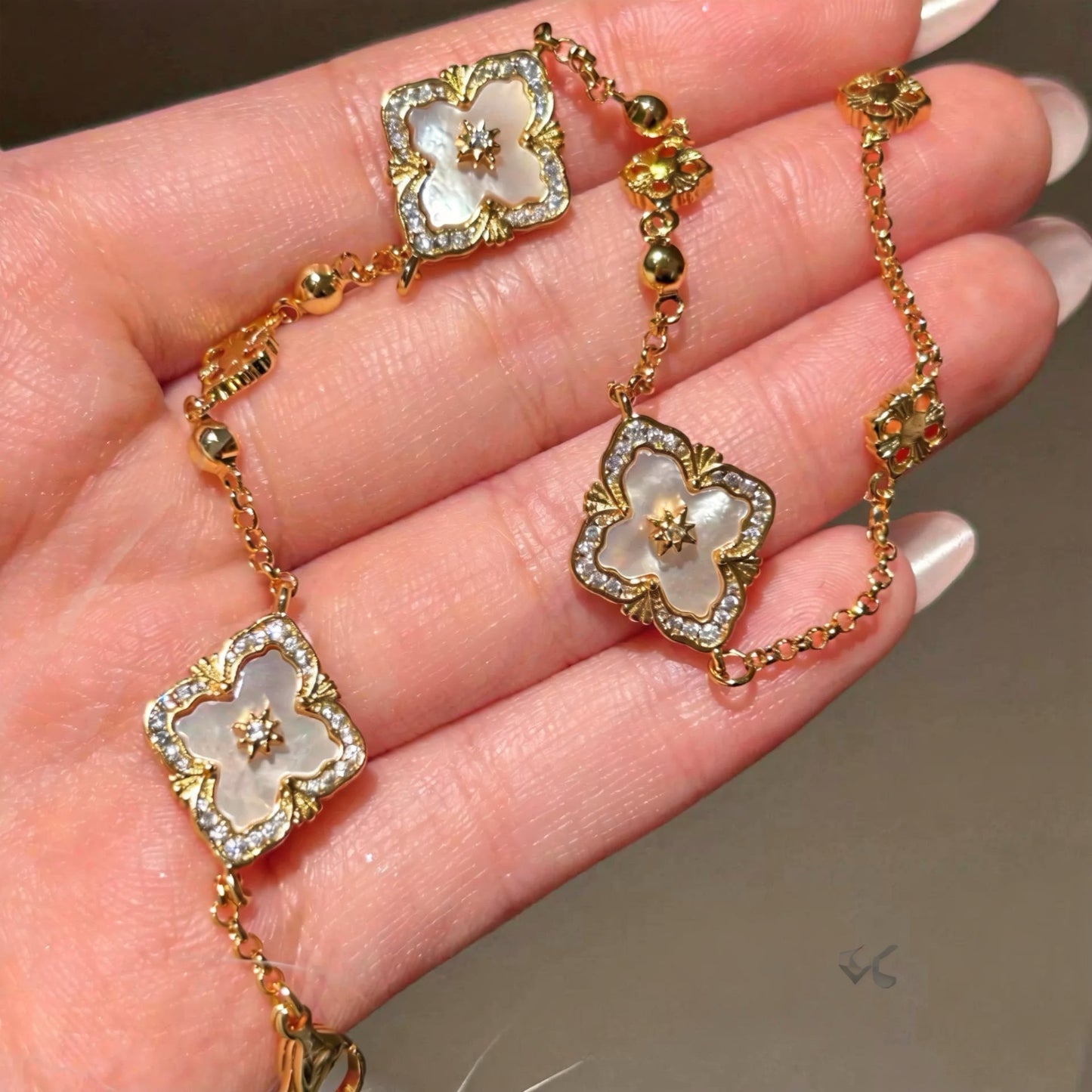 Victoria Mother-of-pearl Necklace