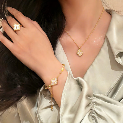 Victoria Mother-of-pearl Ring