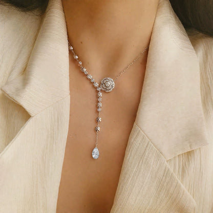 Bouton de Camélia Long Necklace