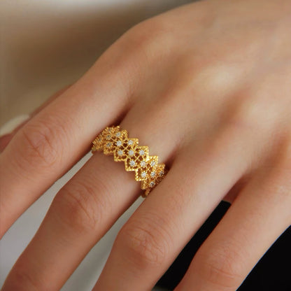 Lunel Cutout Band Ring
